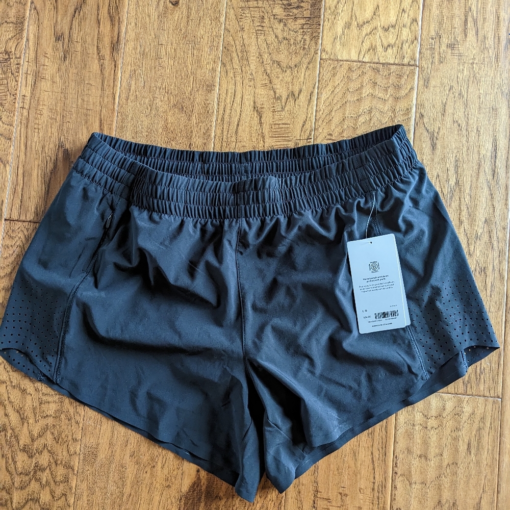 Athleta Hustle 4.5" shorts NWT